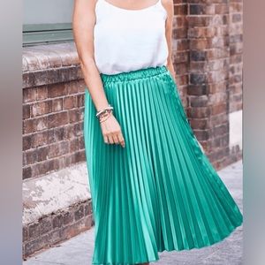 Haute Monde pleaded green long skirt